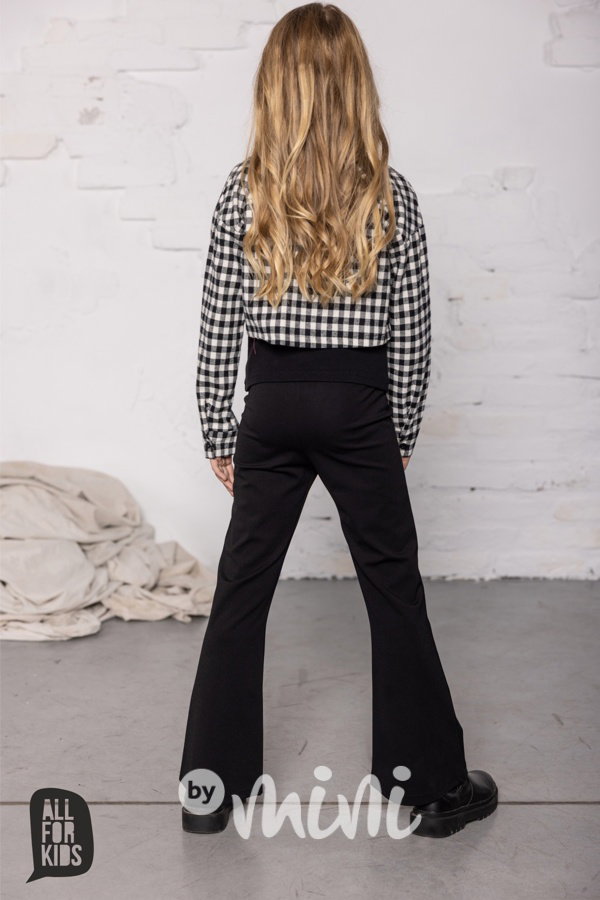 Černé kalhoty do zvonu