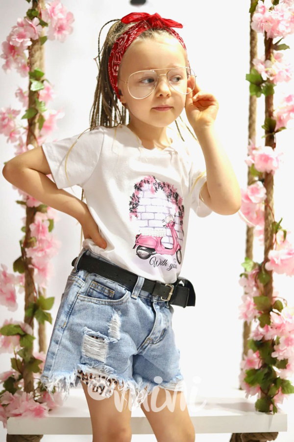 Ripped blue jeans shorts s páskem