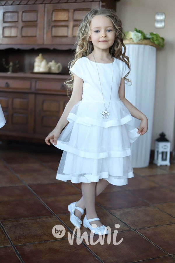 Bílé svatební šaty pro družičky s řetízkem