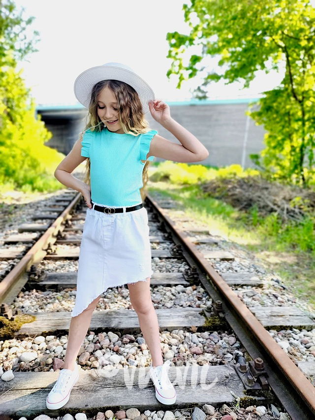 Asymetrická jeans sukně s páskem bílá