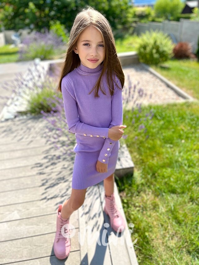 Svetříkové stretch šaty s knoflíčky lila