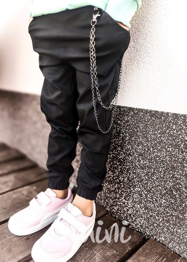 Černé stretch kalhoty s řetězem