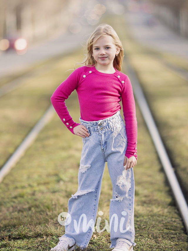 Malinový svetřík se zdobením