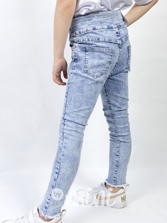Acid wash jeansy se zdobením