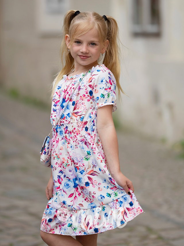 Květované šaty s kabelkou