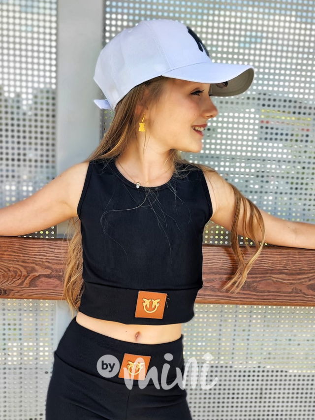 Černý žebrovaný crop top