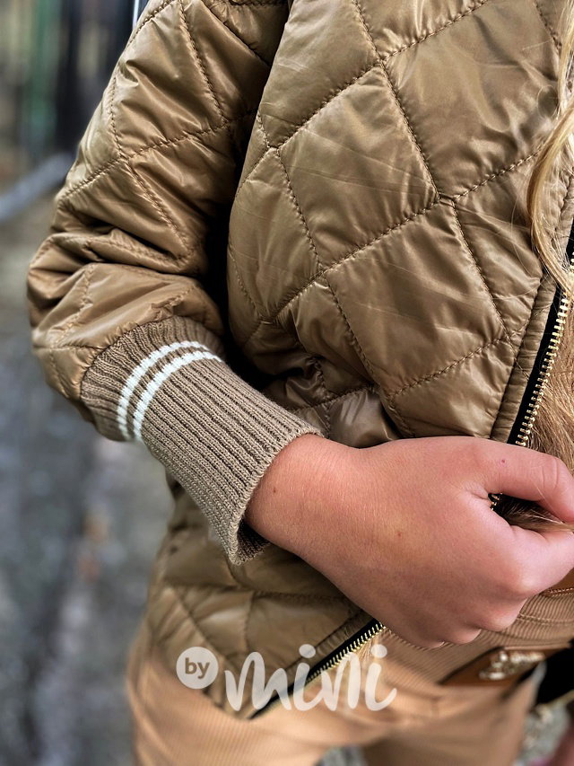 Beige prošívaná bunda s náplety