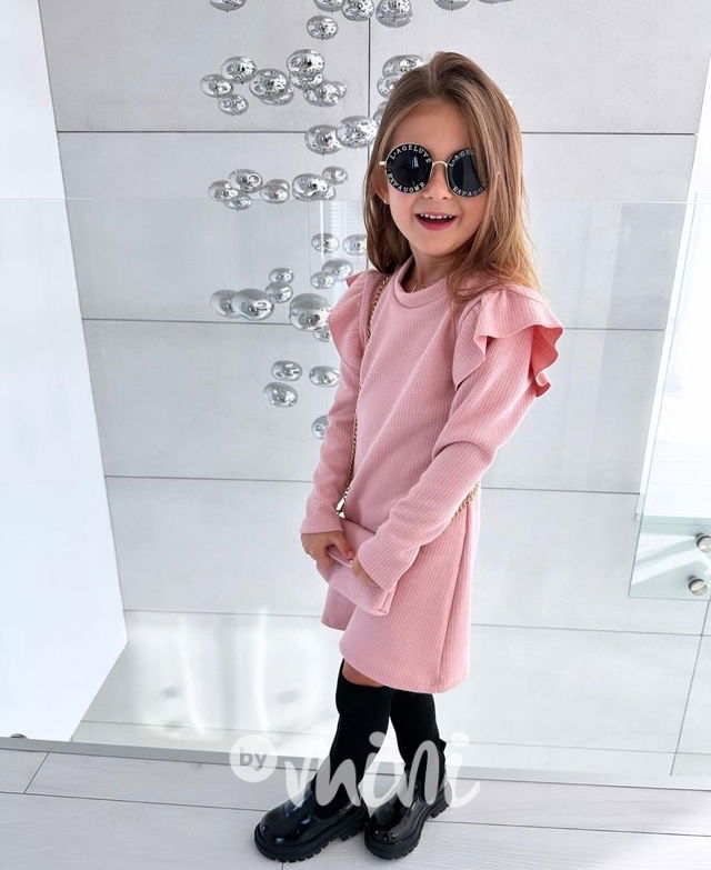 Teplé šaty s kabelkou