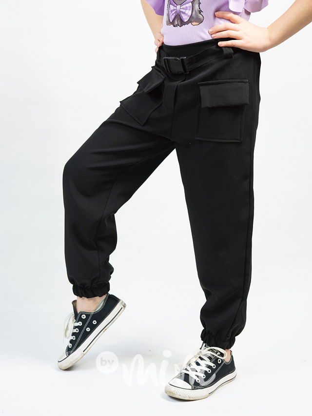 Cargo kalhoty s kapsami a páskem černé