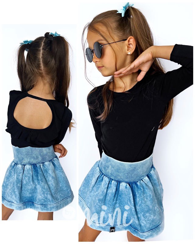 Černá blůzka s otevřenými zády a řasením