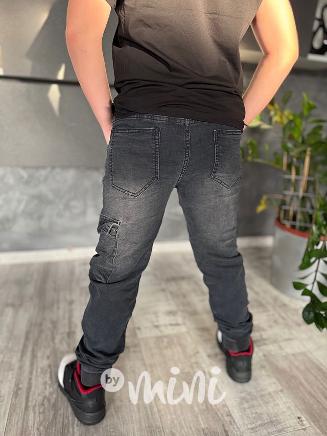 Dark jeansy s řetízkem