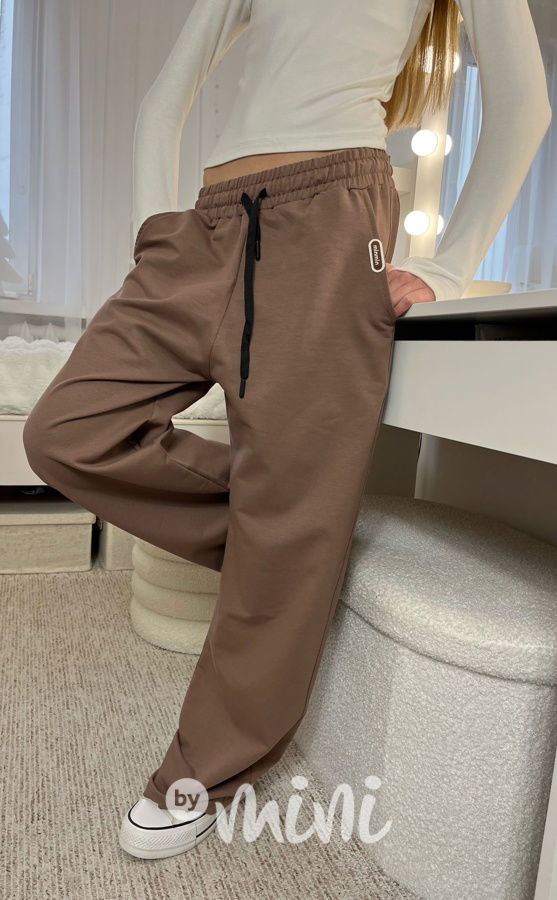 Lounge volné tepláky latté