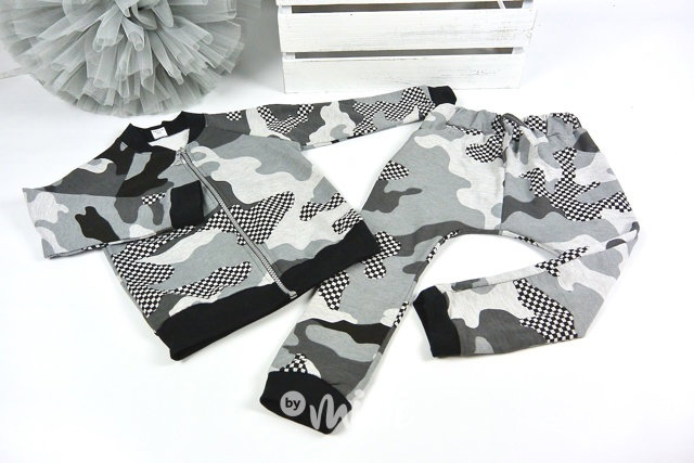 Šedá army souprava