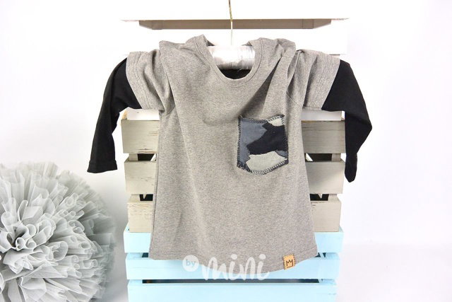 Šedé triko s černými rukávy