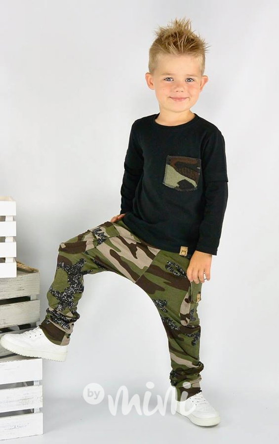 Černé triko s army kapsičkou