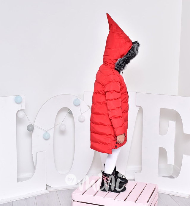 Dívčí zimní kabát se špičatou kapucí červený