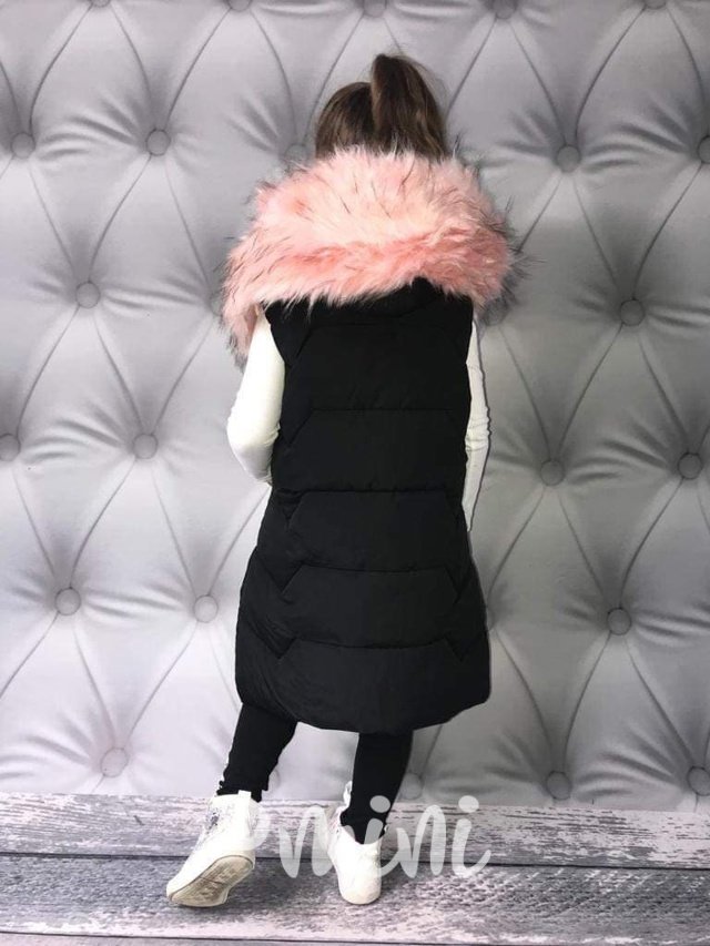 Černá prošívaná dívčí vesta s růžovým chlupem