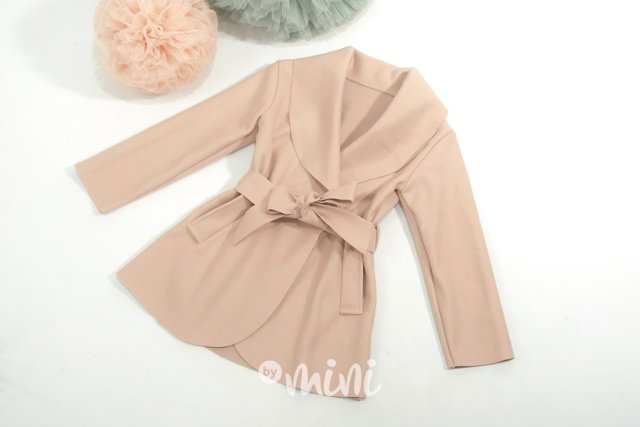 Růžový dívčí kabát s páskem