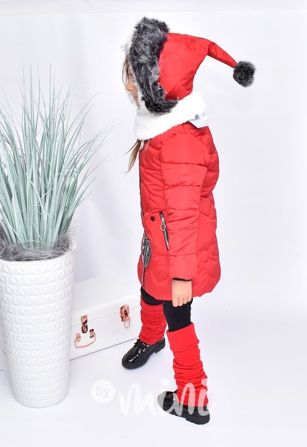 Dívčí červený zimní kabát se špičatou kapucí