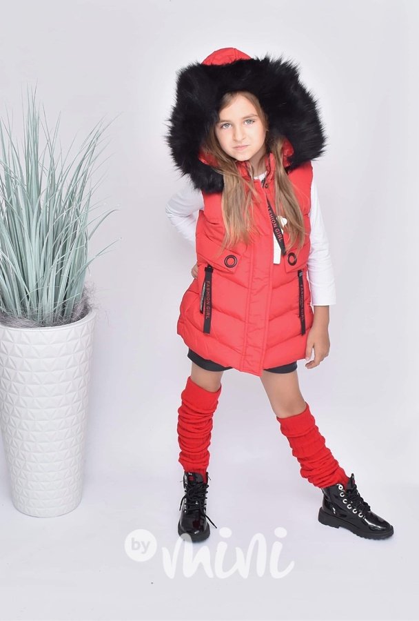 Červená zimní prošívaná dětská vesta s kapucí a kožešinou