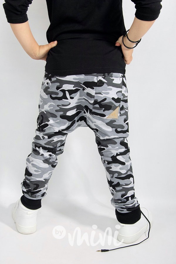 Černobílé army tepláky baggy 