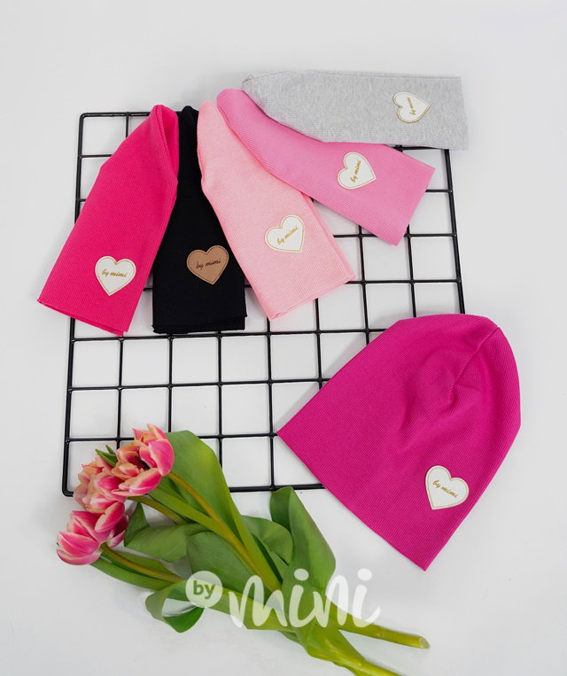 Černá žebrovaná beanie čepka s nákrčníkem