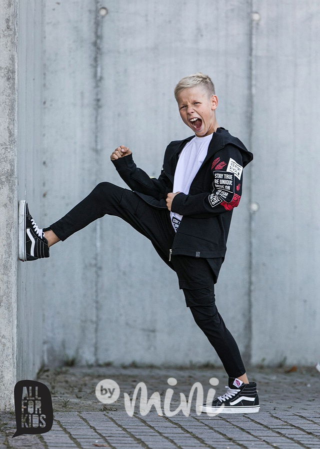 FUTURE černé tepláky