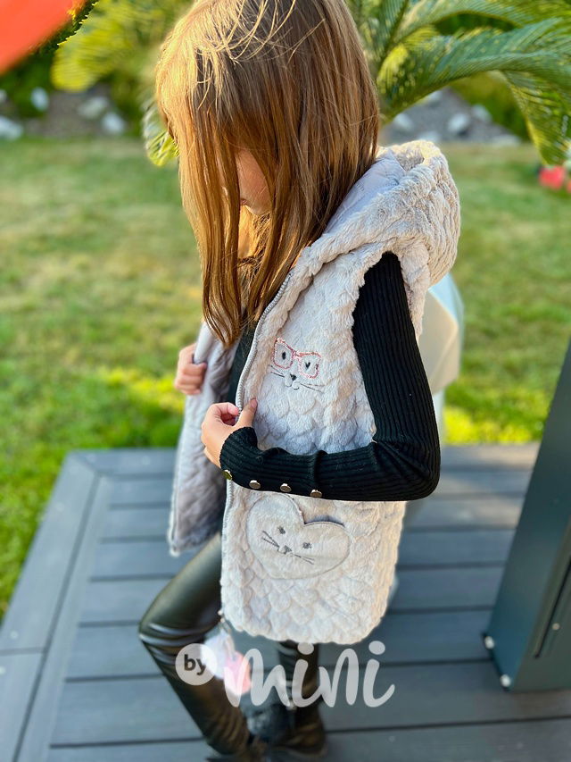 Chlupatá srdíčková vesta Kitty grey