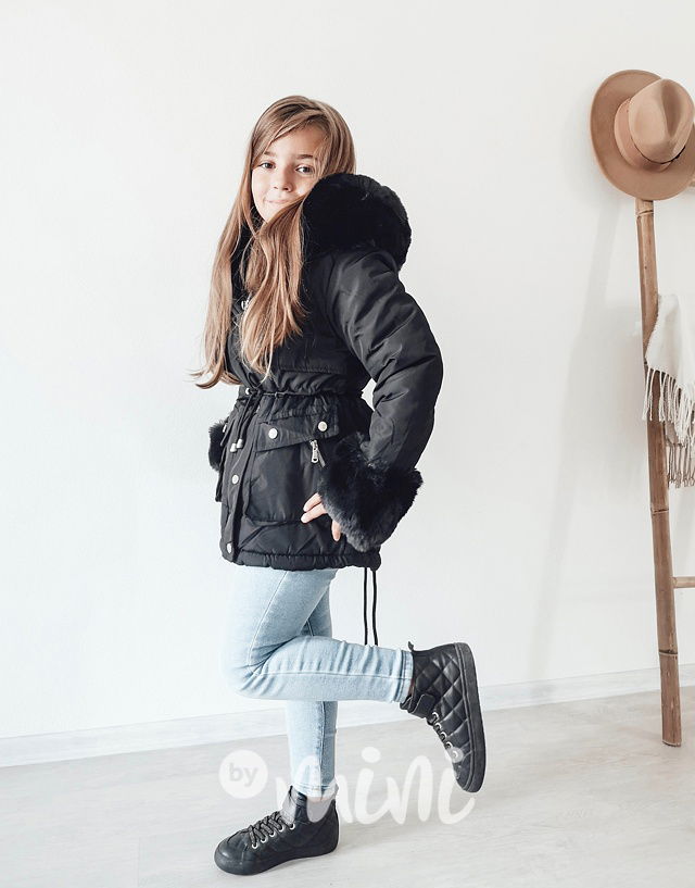 Zimní parka s teplým kožíškem černá