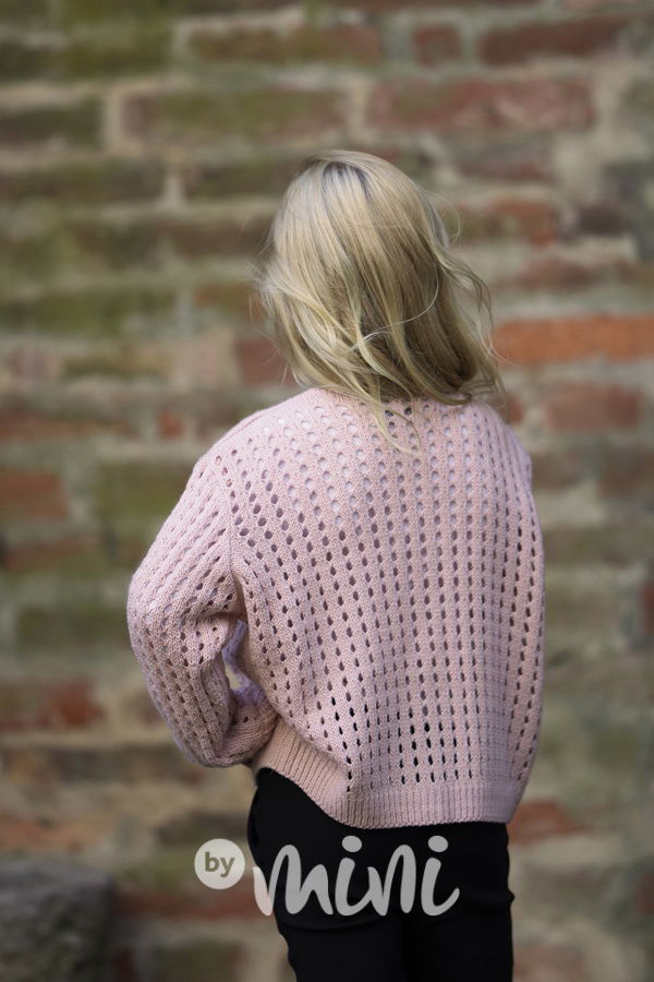 Děrovaný propínací svetřík pink
