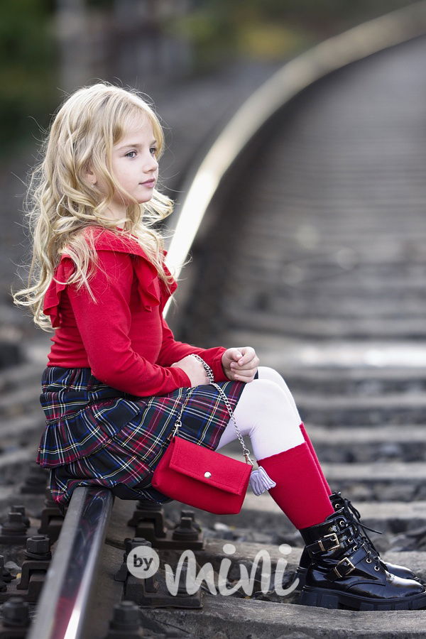 Teplá blůzka s volánky + kabelka červená