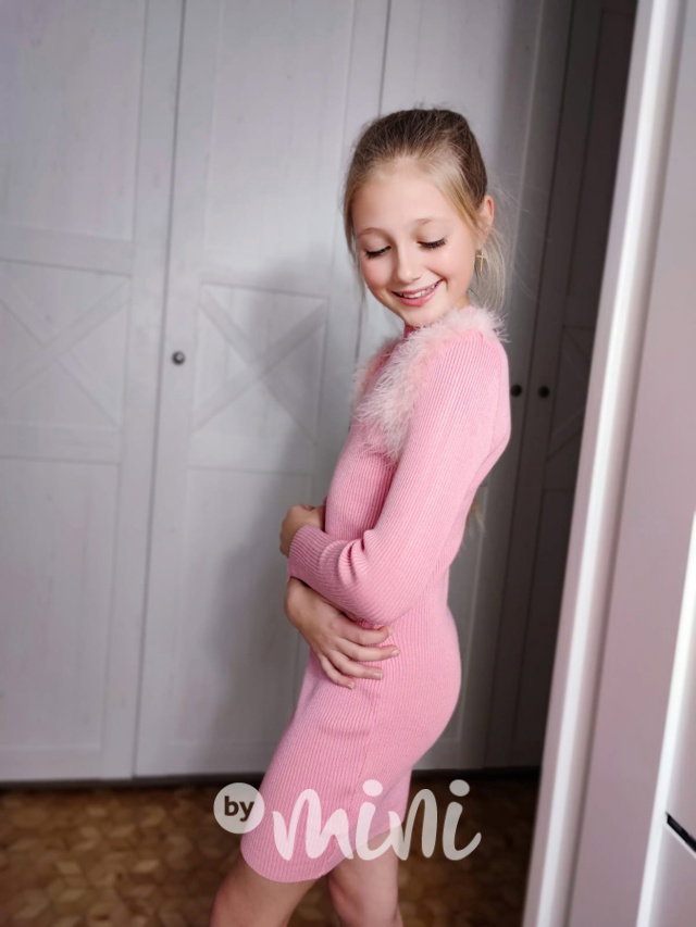 Růžové svetříkové PREMIUM šaty peříčka
