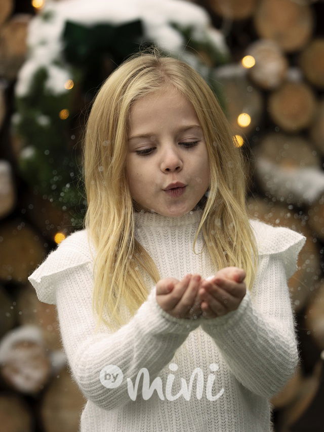 Svetřík s volánkem a řetízkem