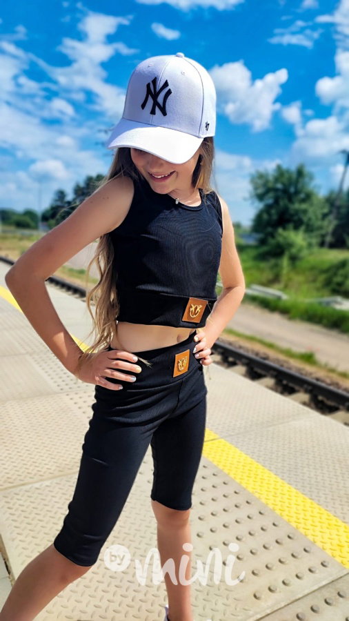 Černý žebrovaný crop top