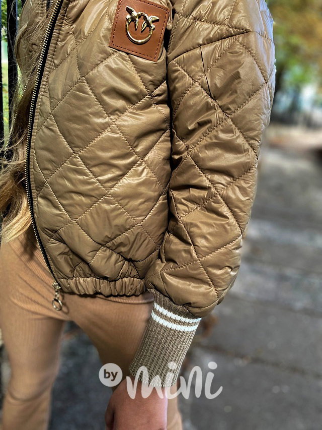 Beige prošívaná bunda s náplety