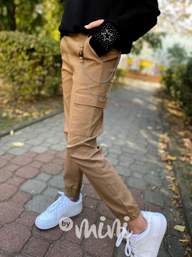 Stretch kapsáče s řetízkem béžové