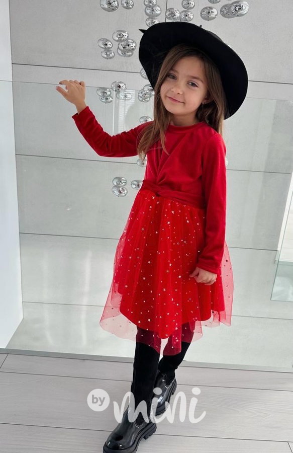 Červené šaty s tylovou sukní
