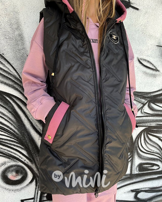 Dlouhá černá vesta