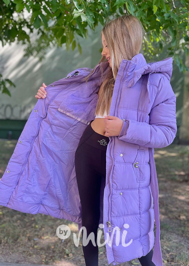 Zimní dlouhý kabát s páskem lila